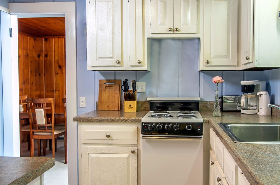 Cottage, 3 Bedrooms | 1 bedroom, iron/ironing board, cribs/infant beds, free WiFi