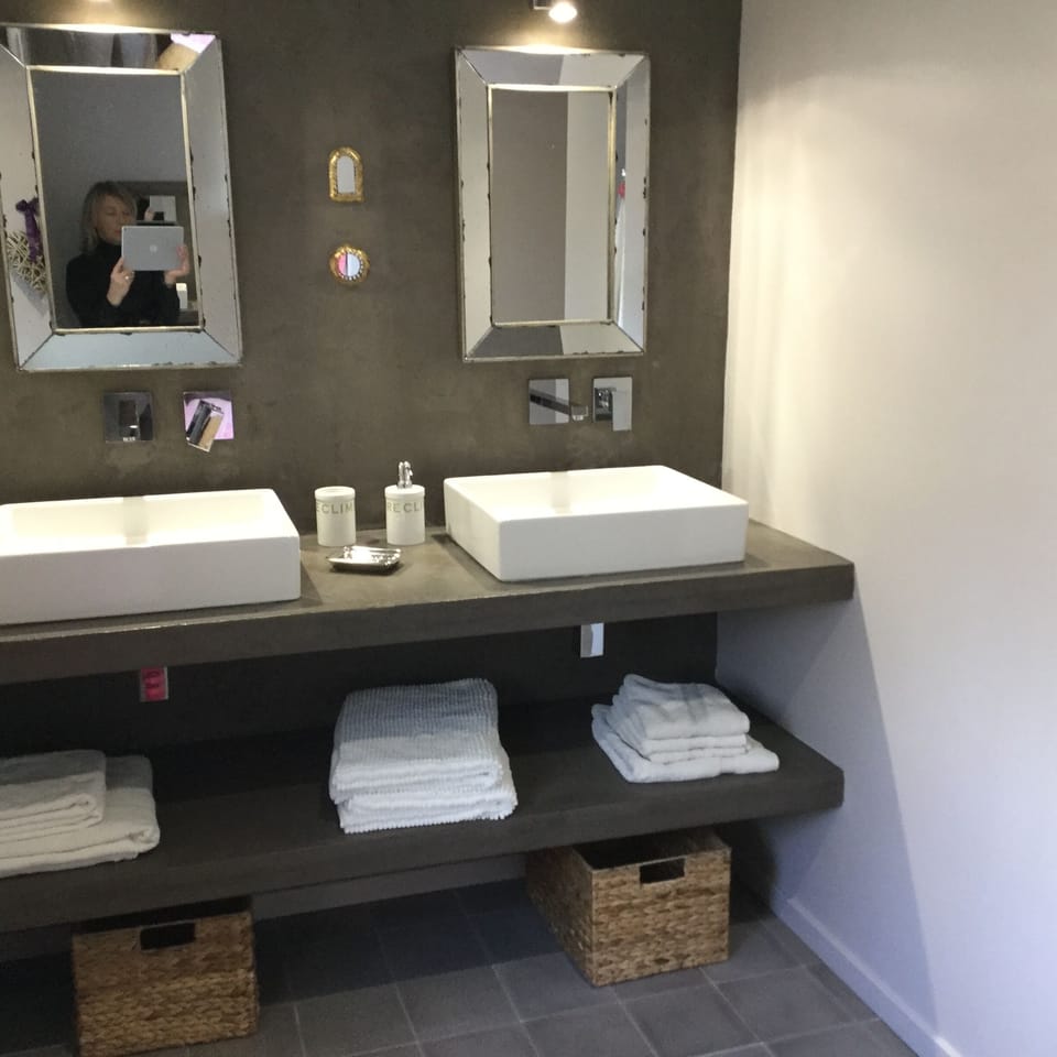 Double Room, Garden View | Bathroom | Shower, rainfall showerhead, hair dryer, towels