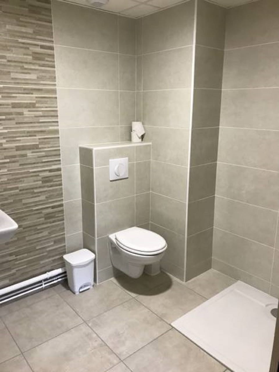 Deep soaking tub, free toiletries, hair dryer, towels