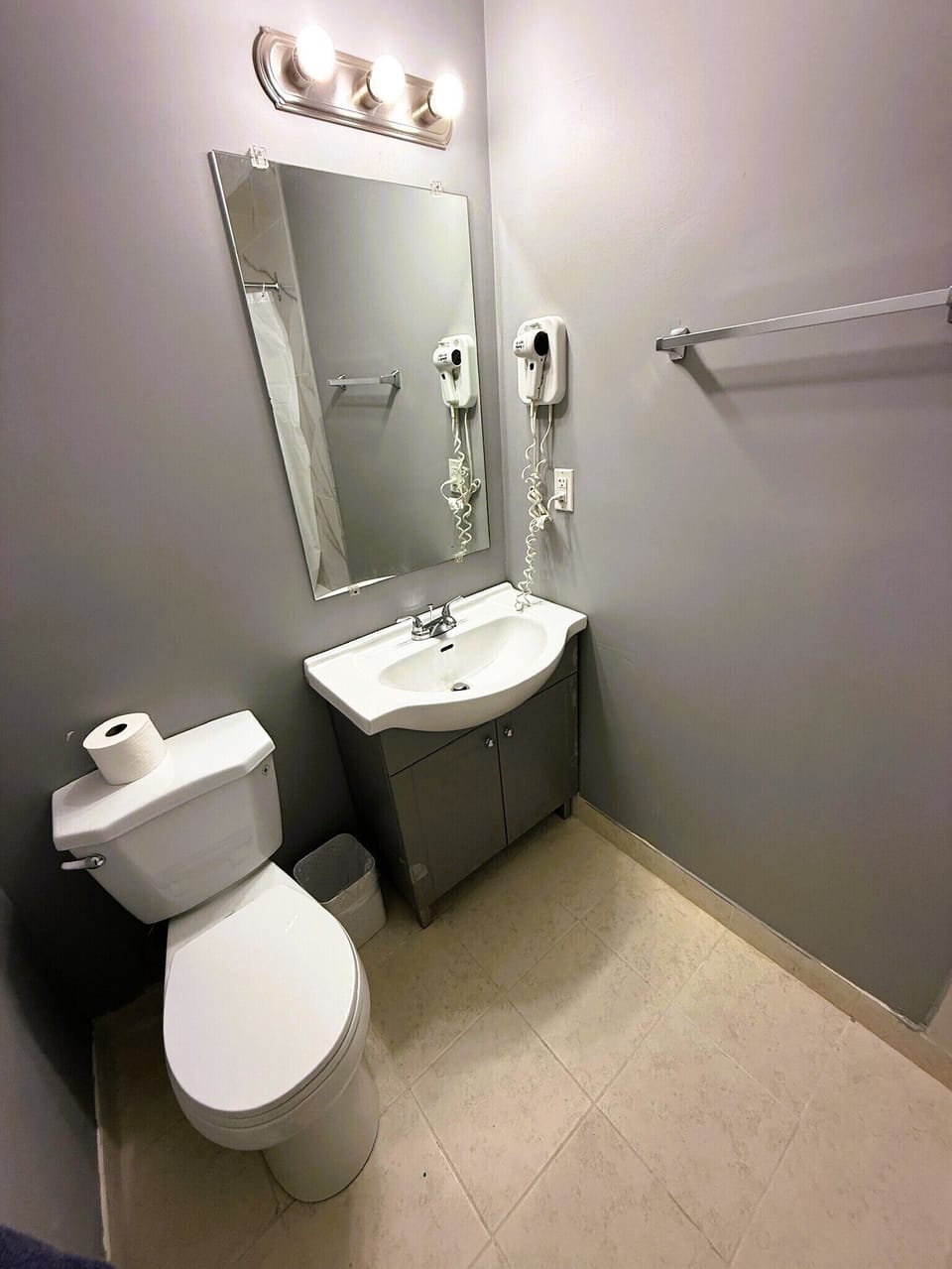 Bathtub, deep soaking tub, free toiletries, hair dryer