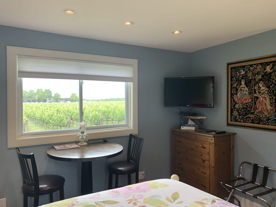 Romantic Cottage, 1 Queen Bed | Premium bedding, individually decorated, individually furnished
