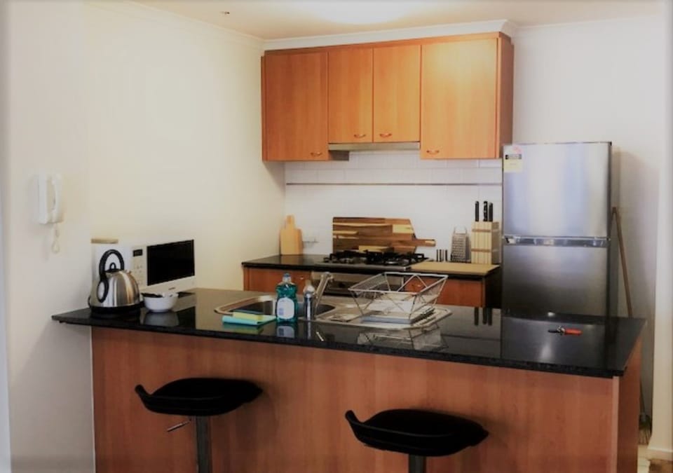 Apartment, 3 Bedrooms | Private kitchen | Full-size fridge, microwave, oven, stovetop