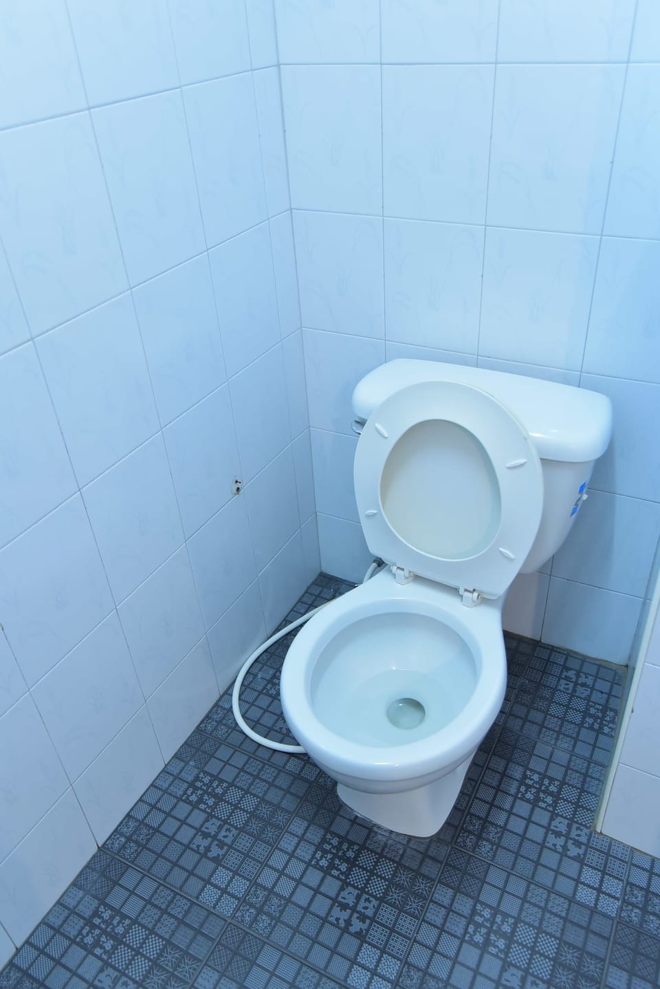 Shower, free toiletries, towels