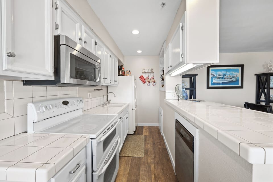 123UT Lower - Kitchen Area
