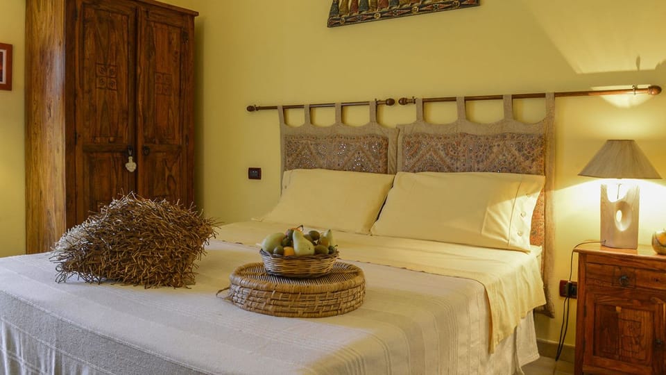 Deluxe Double or Twin Room, 1 Bedroom, Non Smoking | Individually furnished, desk, blackout drapes, free WiFi