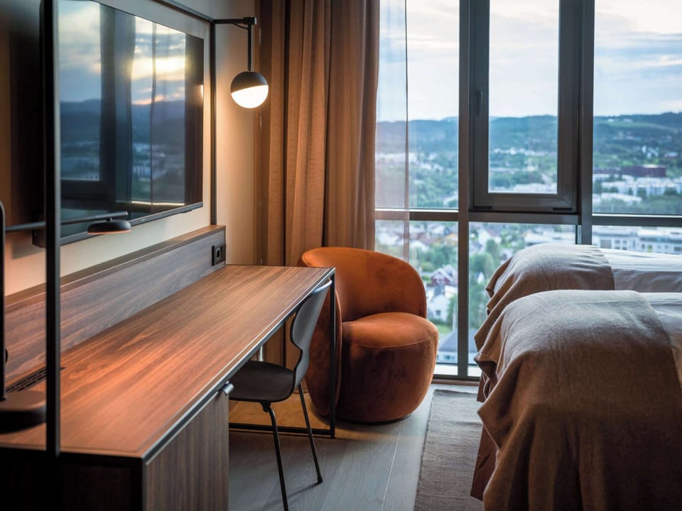 Laptop workspace, soundproofing, iron/ironing board, free WiFi