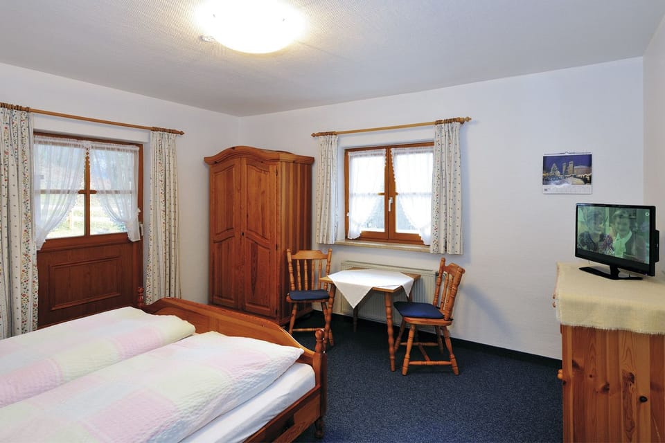 Double Room (4) | WiFi (free)