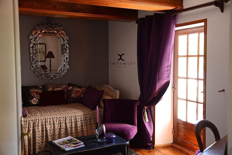 Luxury Suite, 2 Bedrooms, Park View | Living area