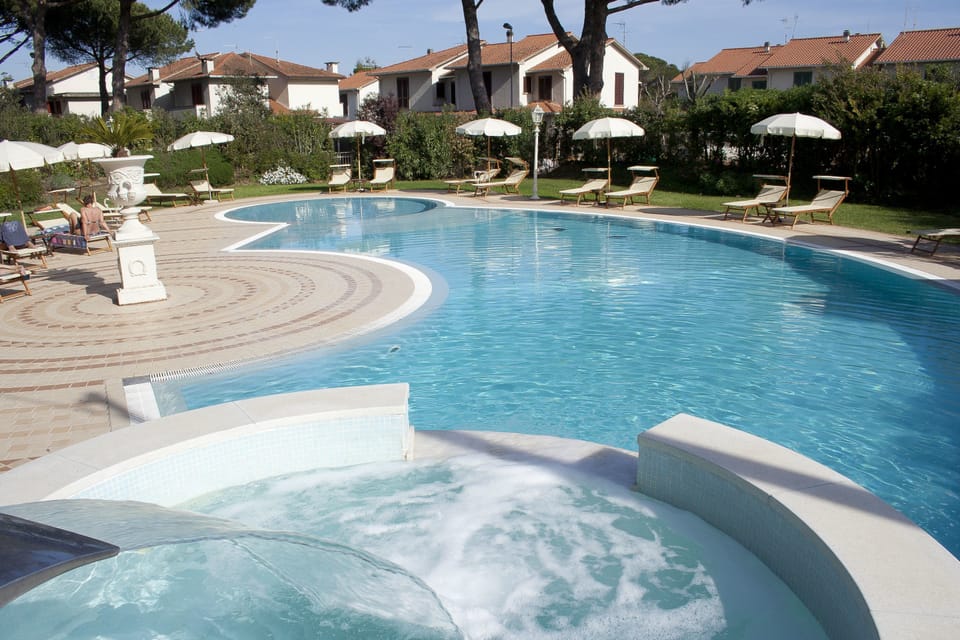 Pool waterfall
