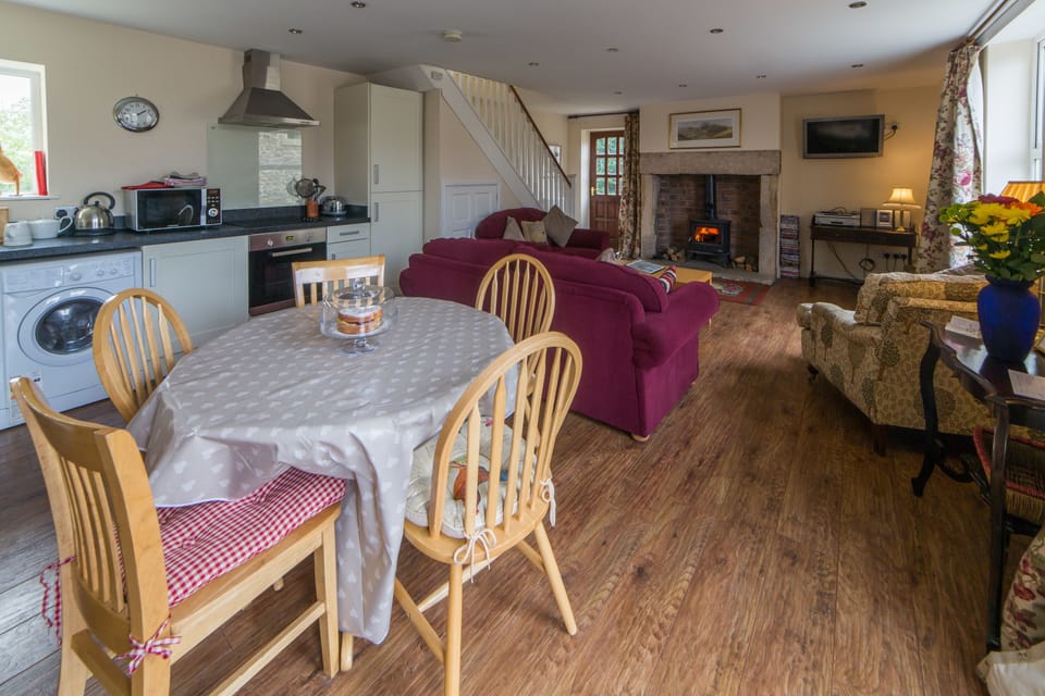 Cottage, 3 Bedrooms | Living area | 32-inch flat-screen TV with cable channels, TV, DVD player