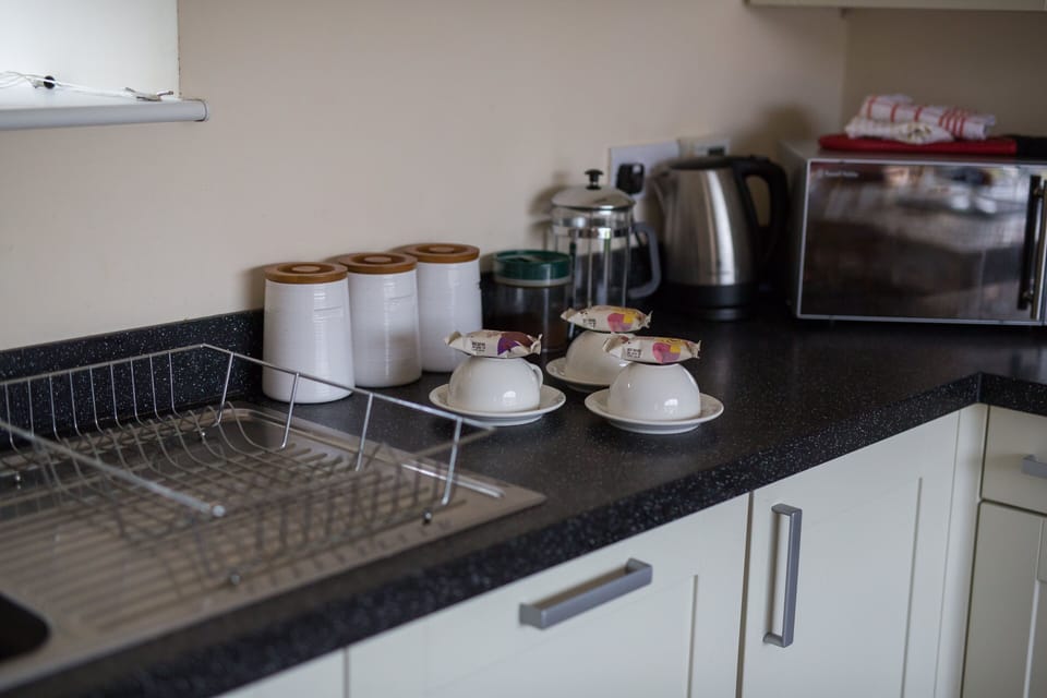 Cottage, 3 Bedrooms | Private kitchen | Full-size fridge, microwave, oven, stovetop