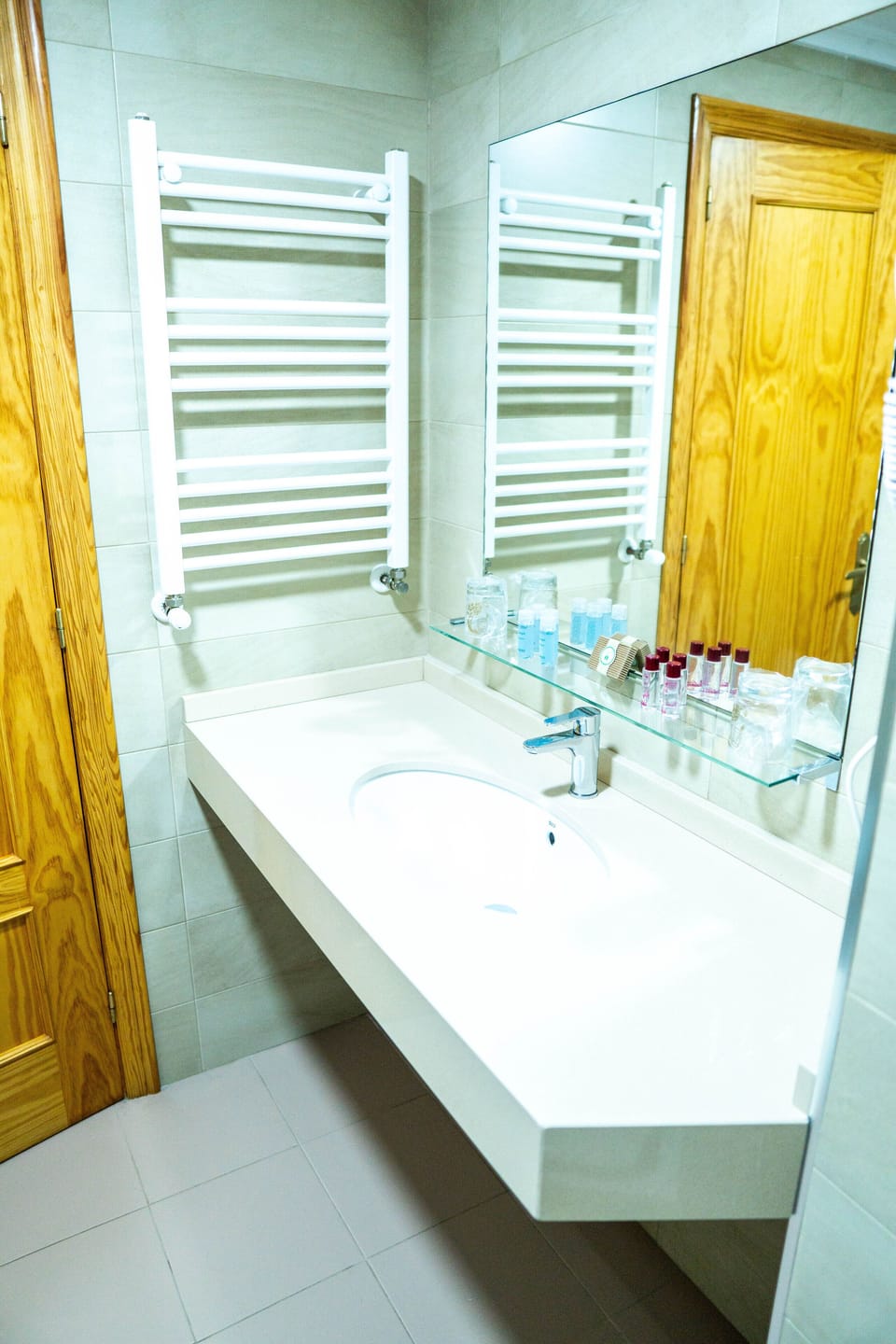 Quadruple Room, Private Bathroom (Cama y Litera) | Bathroom | Towels
