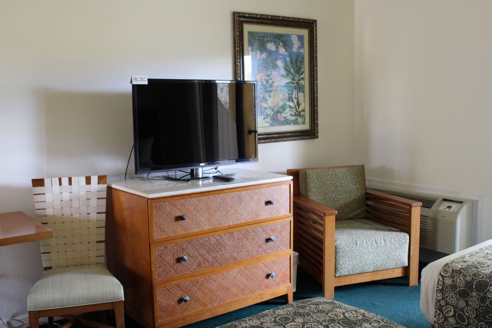 Standard Room, 2 Double Beds | Desk, soundproofing, iron/ironing board, free WiFi