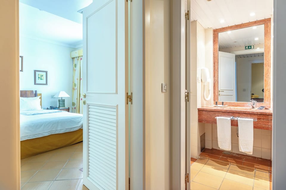 Family Room | Bathroom | Free toiletries, hair dryer, bidet, towels