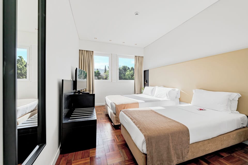 Superior Suite | In-room safe, desk, blackout drapes, soundproofing