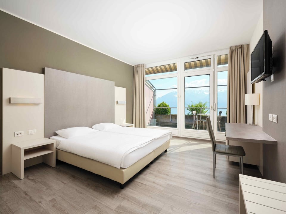 In-room safe, desk, free WiFi, bed sheets