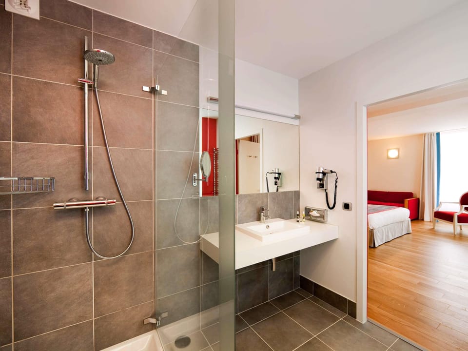 Privilege, Superior Room, 1 Double Bed with Sofa bed | In-room safe, desk, soundproofing, iron/ironing board
