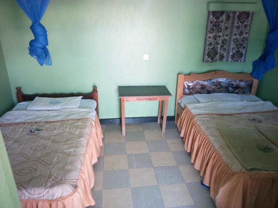 Double Room | Desk
