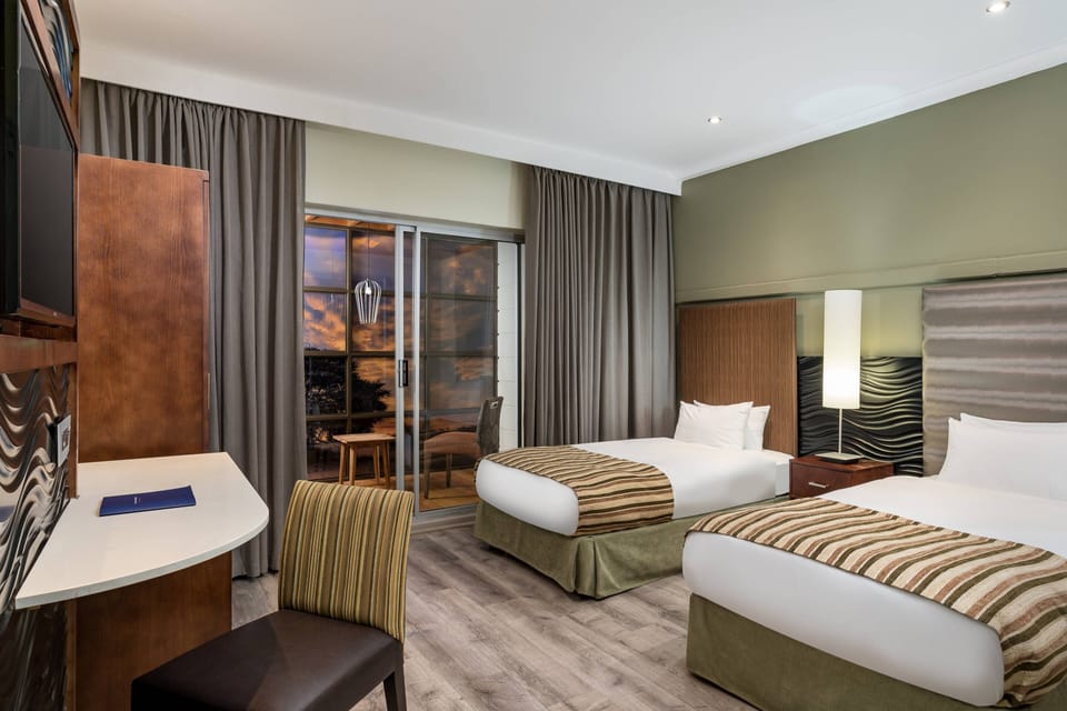 Standard Room, 1 Queen Bed | Premium bedding, Select Comfort beds, minibar, in-room safe