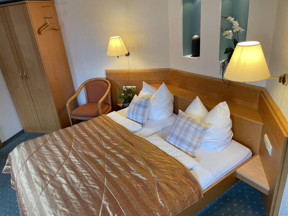 Double Room | Desk, laptop workspace, iron/ironing board, free cribs/infant beds