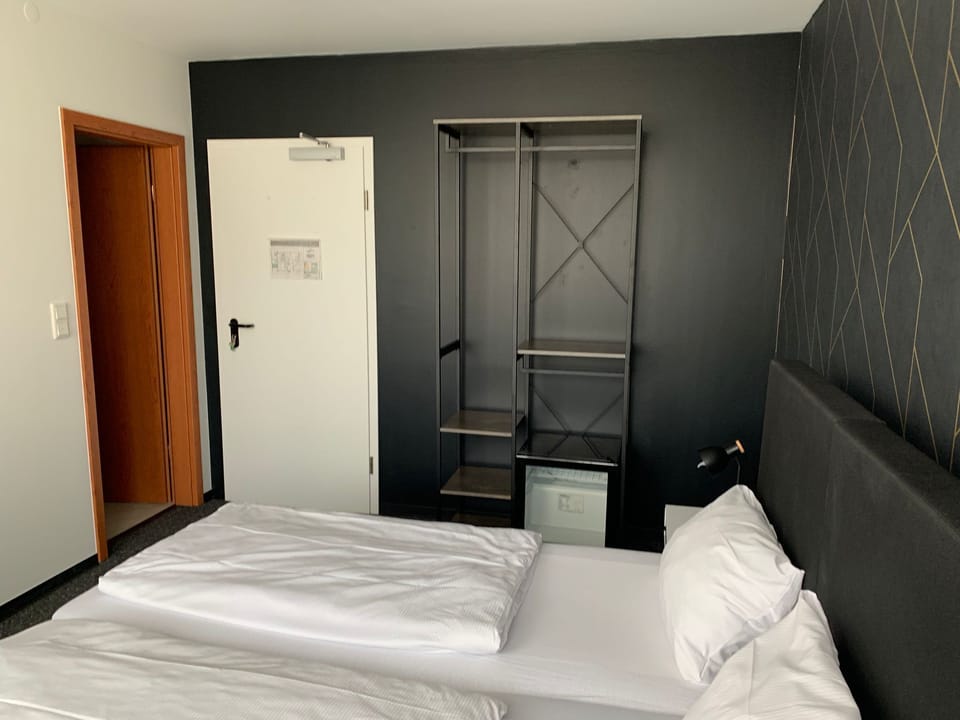 Double Room | Desk, soundproofing, free WiFi, bed sheets