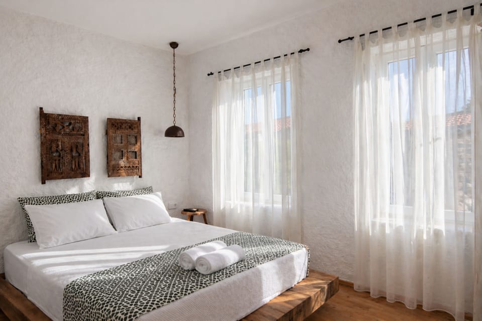 Standard Double Room, Non Smoking | Egyptian cotton sheets, premium bedding, minibar