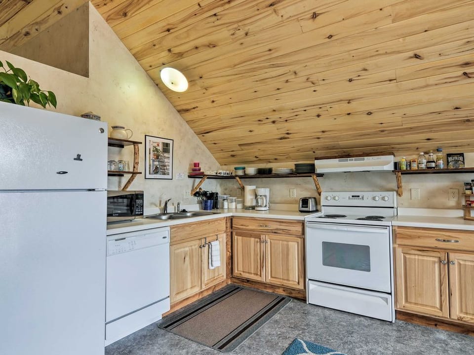 Fully equipped kitchen.