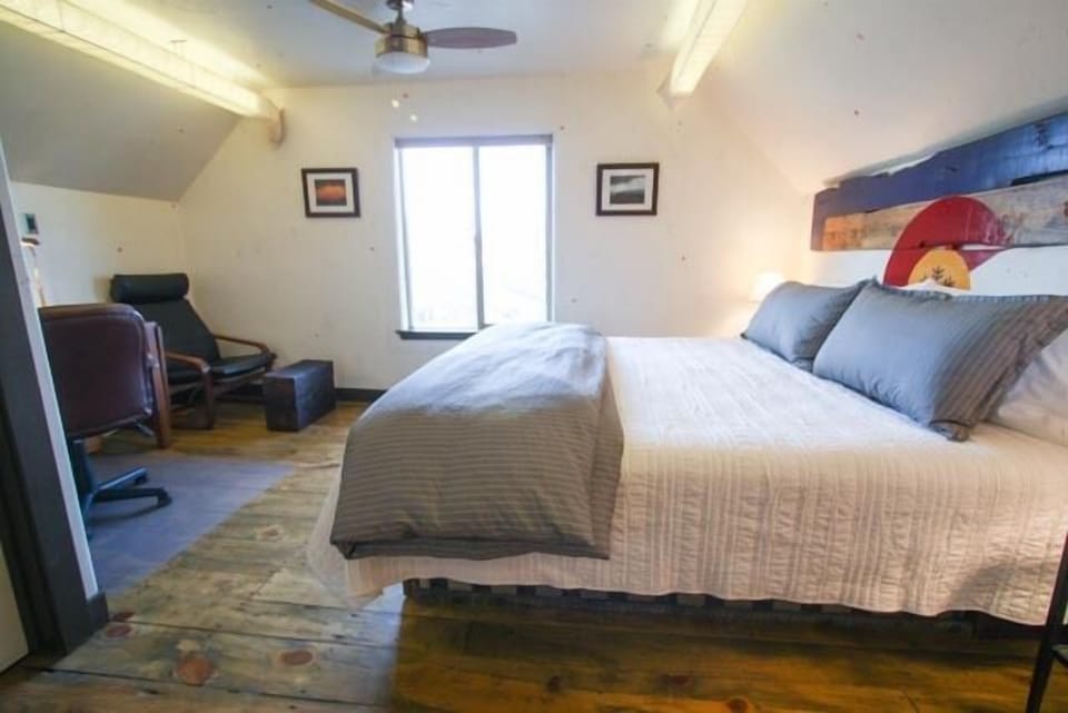 Master Bedroom, king bed 

