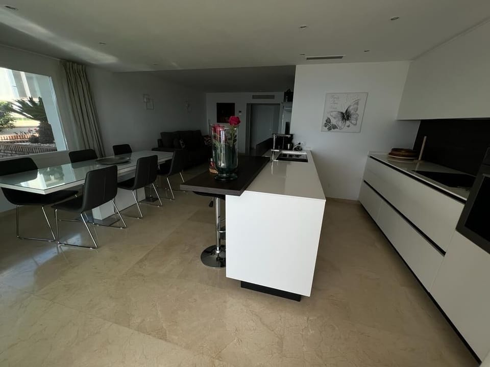 Dominion Beach Ground floor app. with garden 6 people directly by the sea and swimming pool  Apartment in Costa del Sol