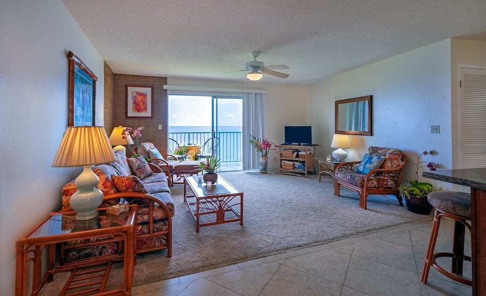 Alii Kai 3103 | Princeville vacation rentals | Kauai Kahuna 2 - Inside, the condo is cozy and cheerful! You'll feel right at home relaxing here after a long day at the beach