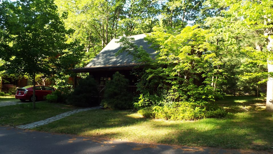 Front view of cabin.