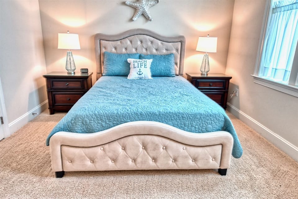 Bedroom 5 on Main Floor w Queen Bed and New Premium Mattress