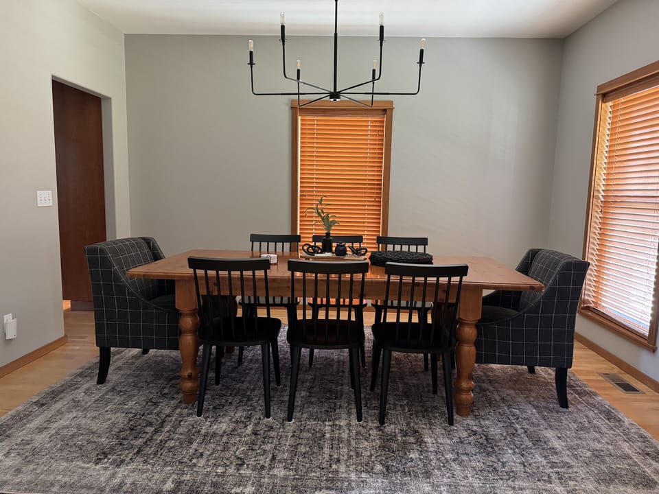 Dining room - Seats 8