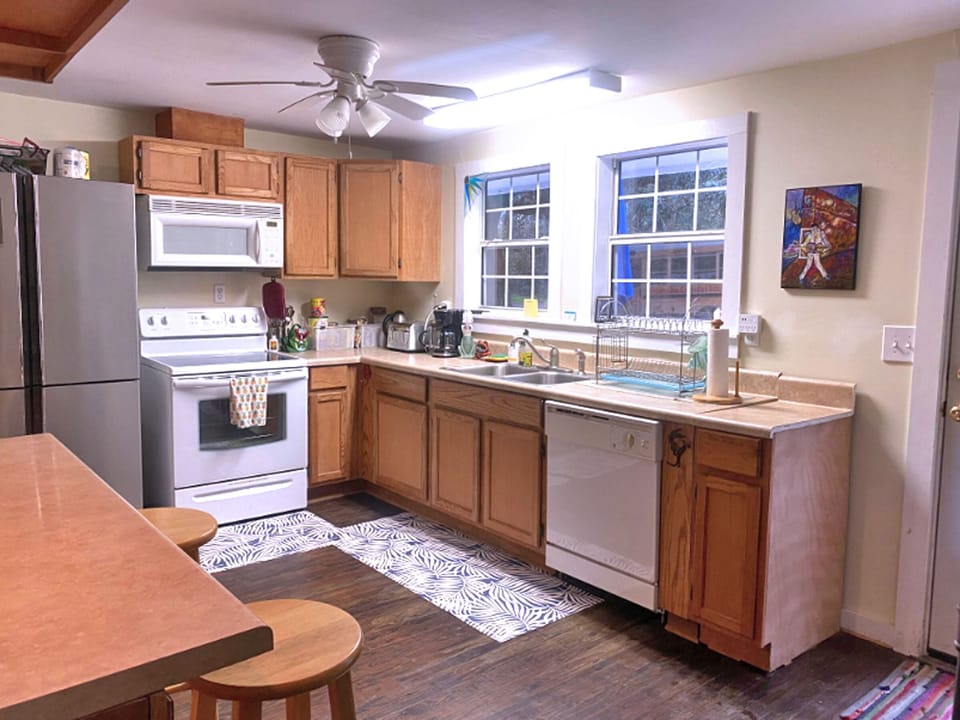 Sunny, well equipped Kitchen 