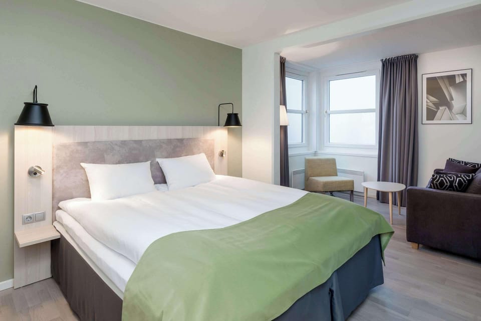 Family Room, 1 Double Bed, Non Smoking | Hypo-allergenic bedding available, desk, iron/ironing board (on request)