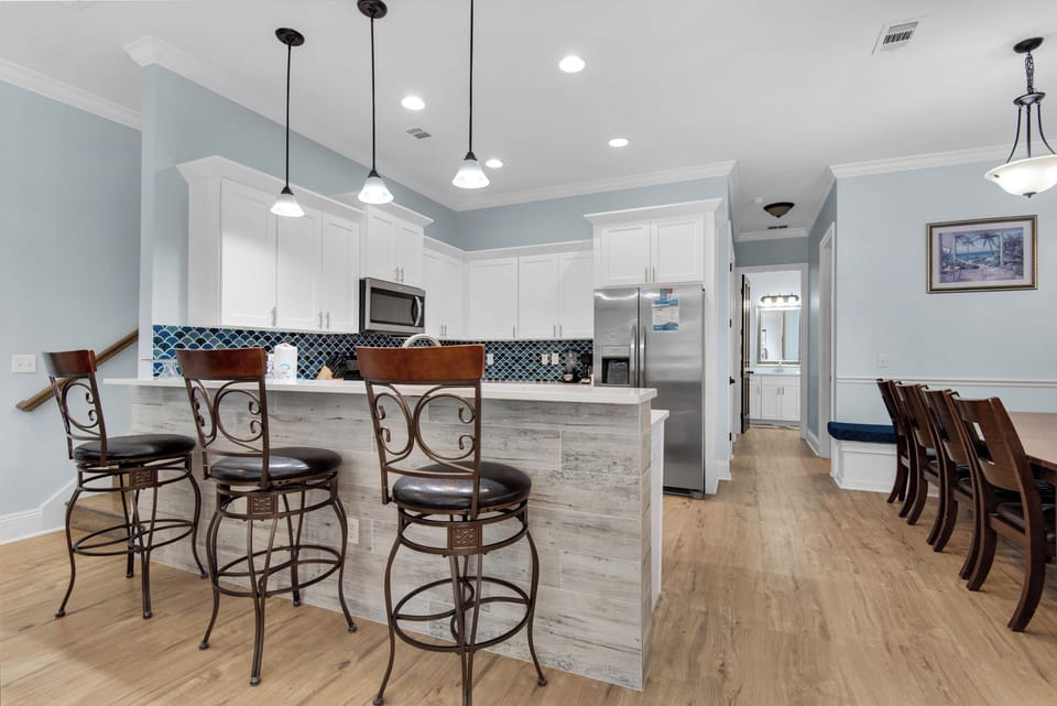 Eat-in bar seating