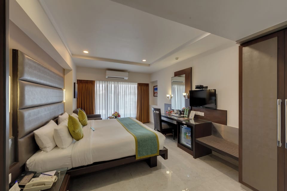 Deluxe Double Room | Pillowtop beds, in-room safe, desk, blackout drapes