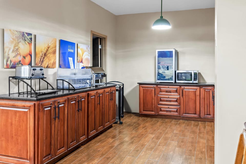 Free daily continental breakfast
