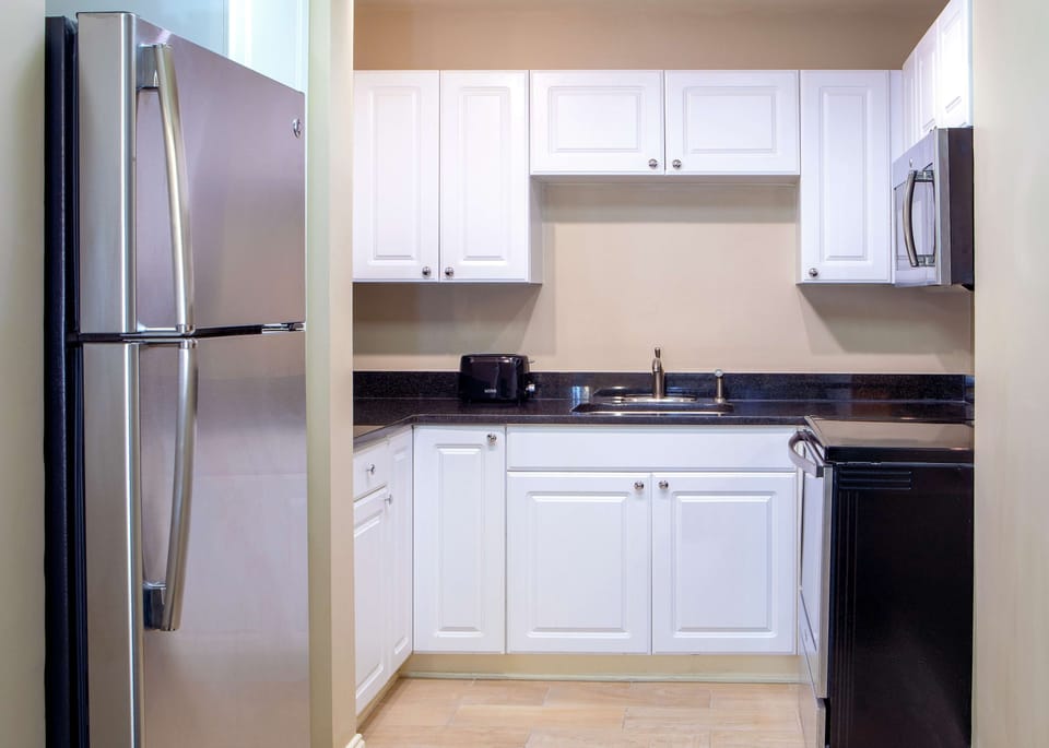 Fridge, coffee/tea maker