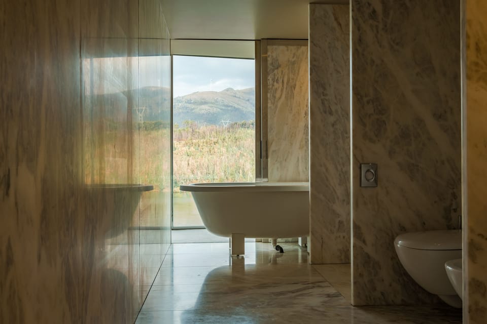 Panoramic Suite, River View (Collection) | Bathroom | Separate tub and shower, free toiletries, hair dryer, bathrobes