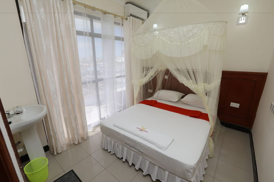Desk, soundproofing, iron/ironing board, free WiFi