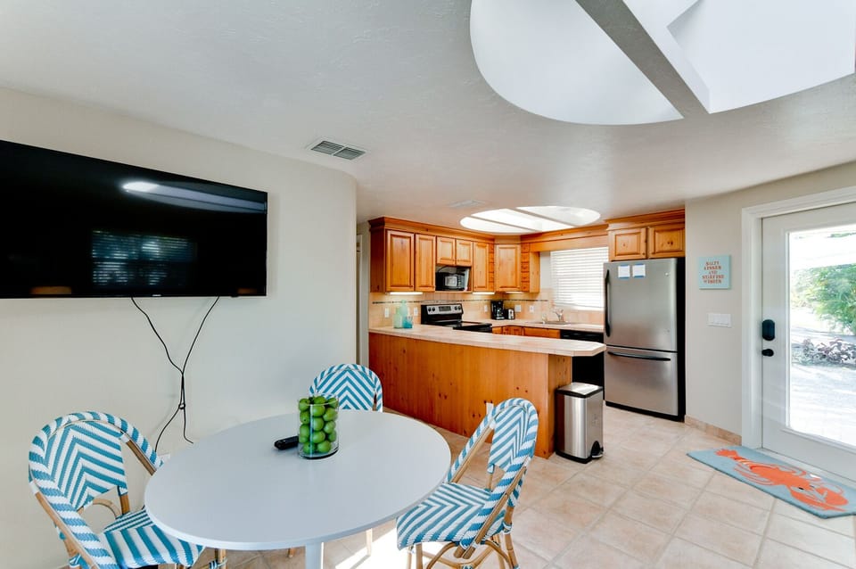 Anna Cabana A kitchen & front door entry view from living room