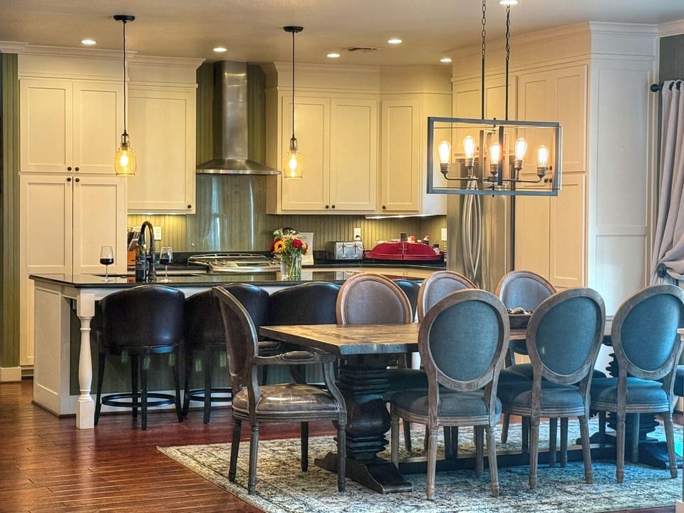 Open concept kitchen/dining areas.  Great for entertaining!
