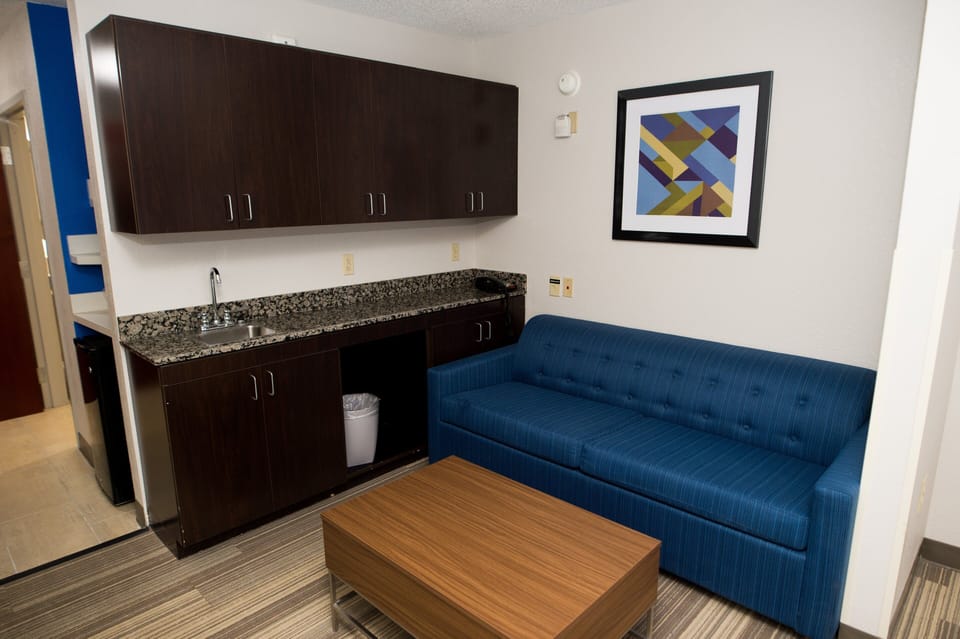 In-room safe, desk, iron/ironing board, WiFi (free)