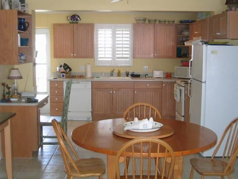 Dining room with seating for 6.