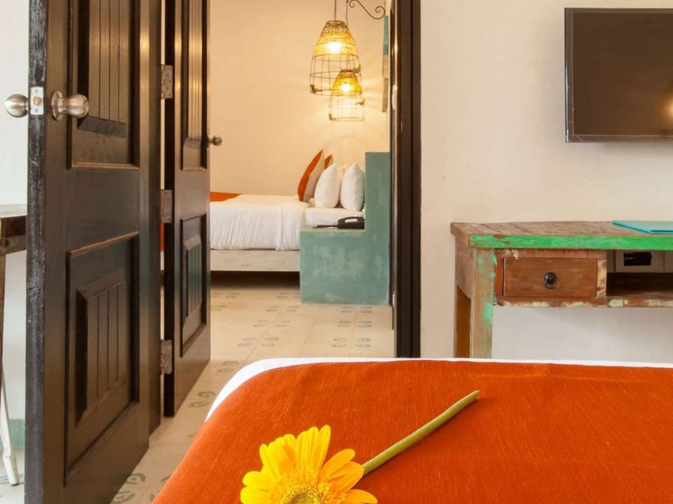 Premium bedding, down comforters, minibar, in-room safe