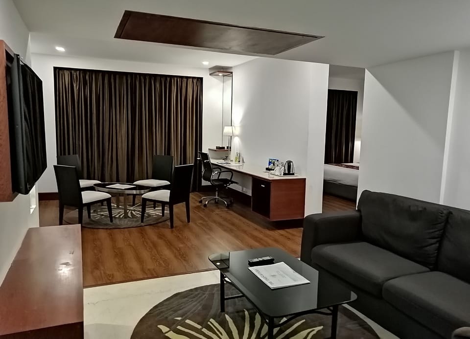 Living room | LED TV, fireplace
