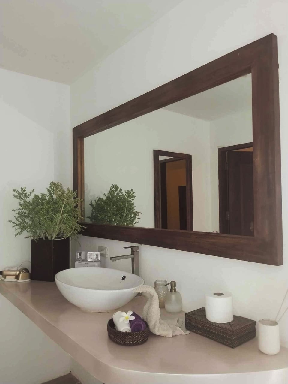 Deluxe Double Room, Balcony | Bathroom | Shower, free toiletries, towels
