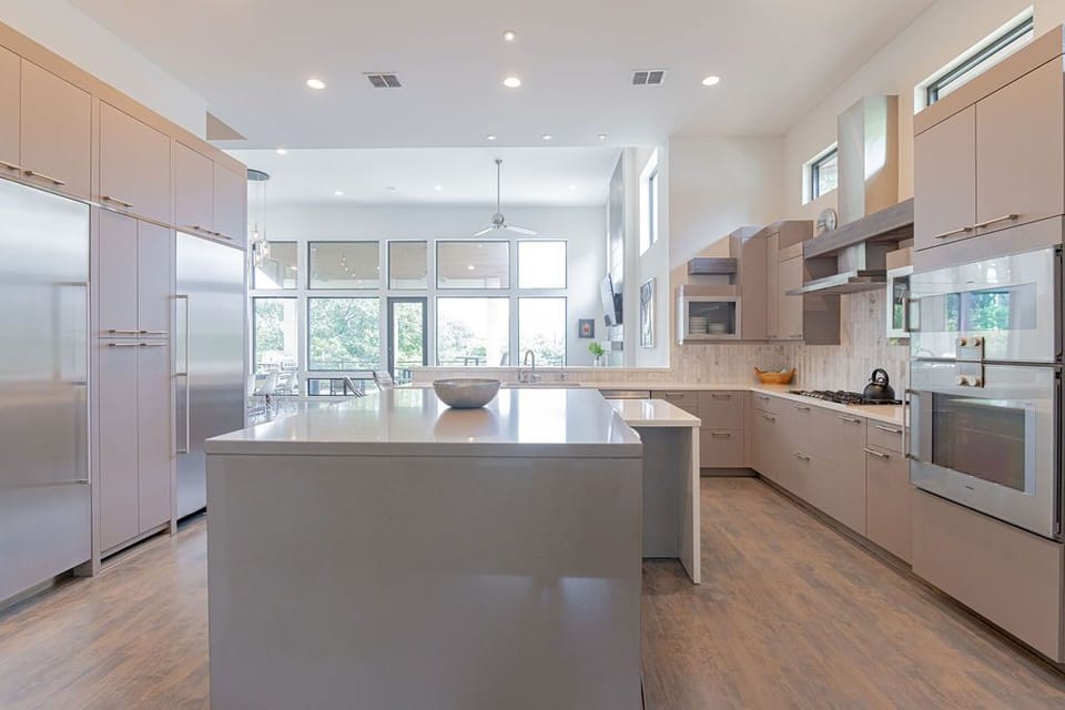 Kitchen - Walker Luxury Vacation Rentals