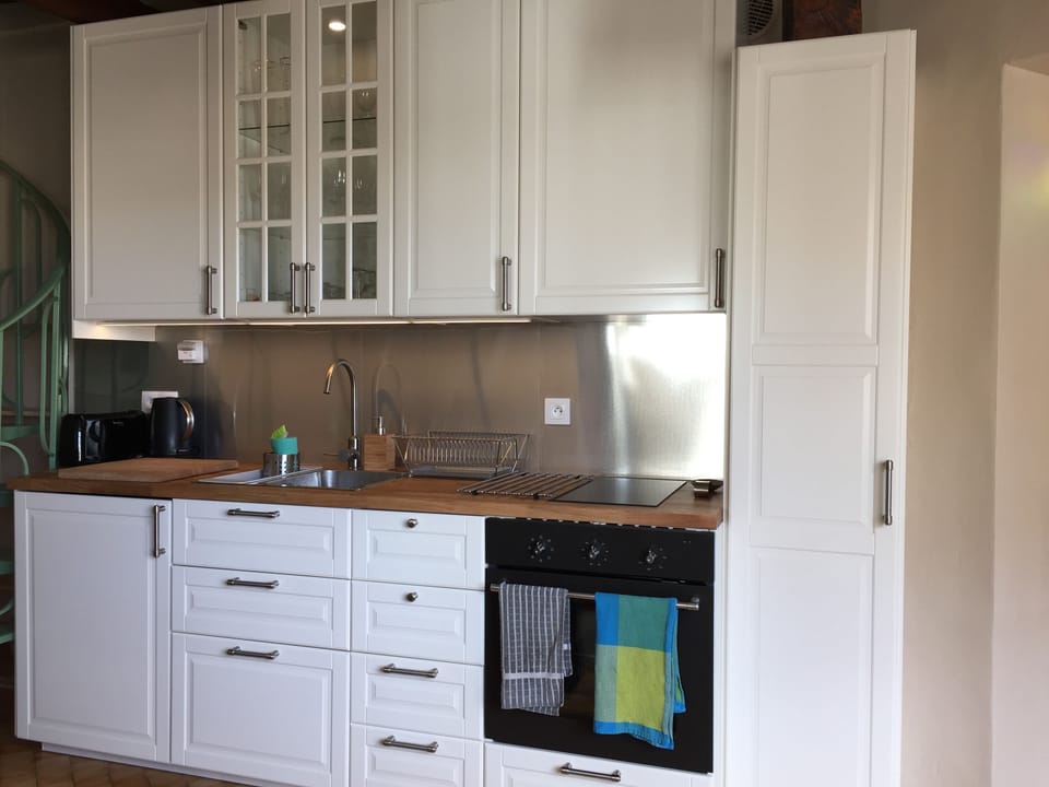 Well equipped kitchen. 